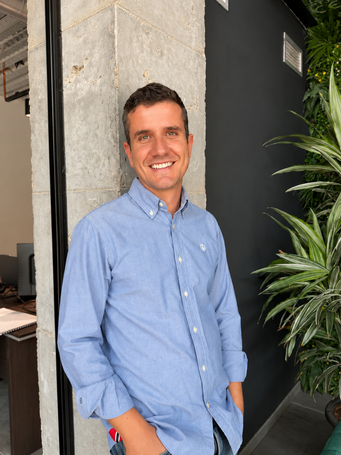 Ramiro Gómez Bravo, Arquitecto Superior